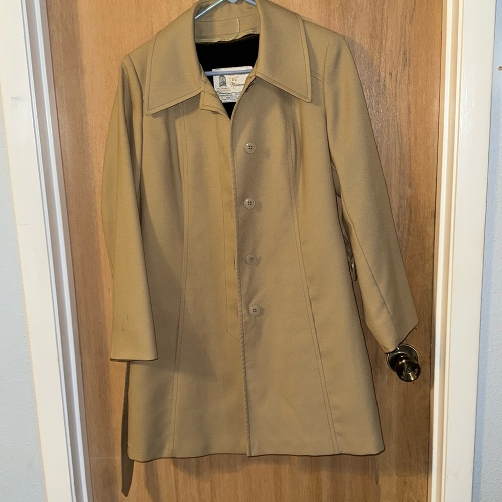 Vintage London Fog trench coat Women’s Tan Plush Lining Belted Size 10 Regular